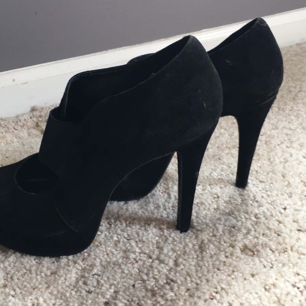 Heels - Picture 2 of 5